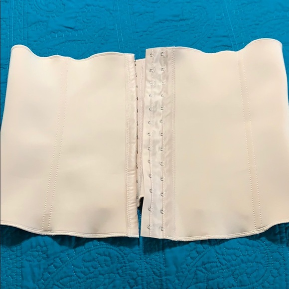 Unique Lingerie Front Latching Size XXL - Picture 10 of 10